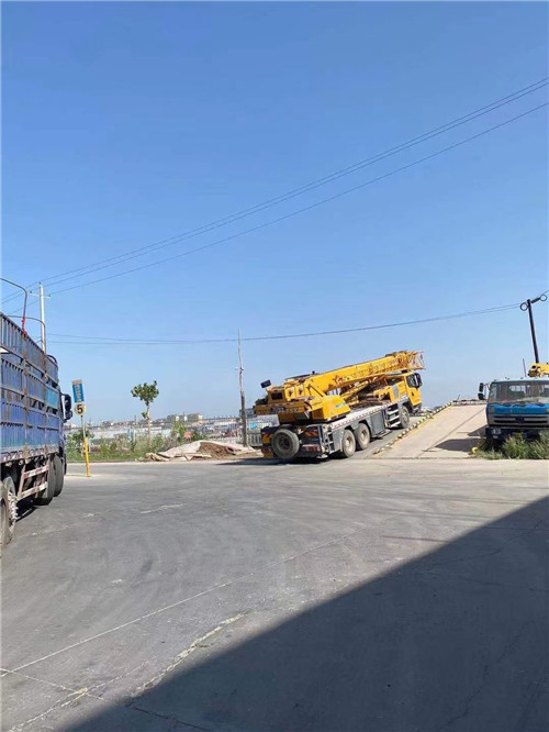 弥勒市25吨吊车的租赁价格大概是多少？