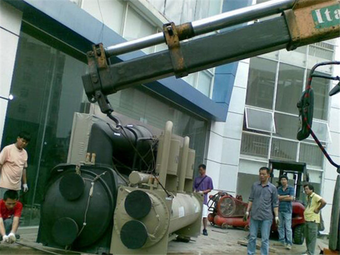 弥勒市随车吊和汽车吊的核心区别是什么？哪种更省钱？