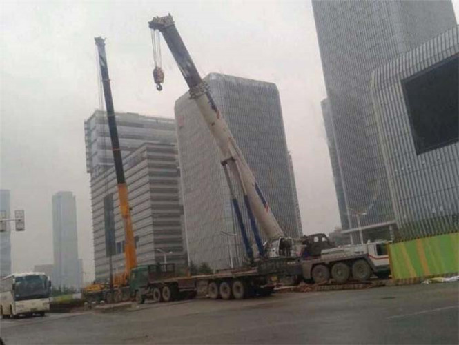弥勒市“自动找平”—— 吊车的 “平地神器” 技术